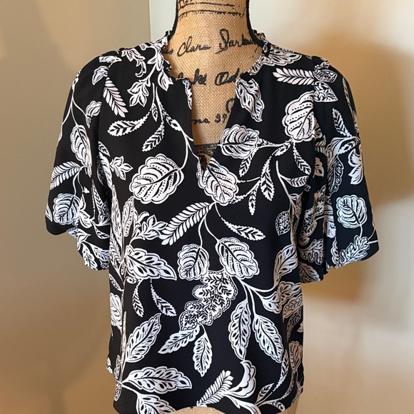 Ann Taylor Black and White Leaf Print Blouse - Picture 1 of 2